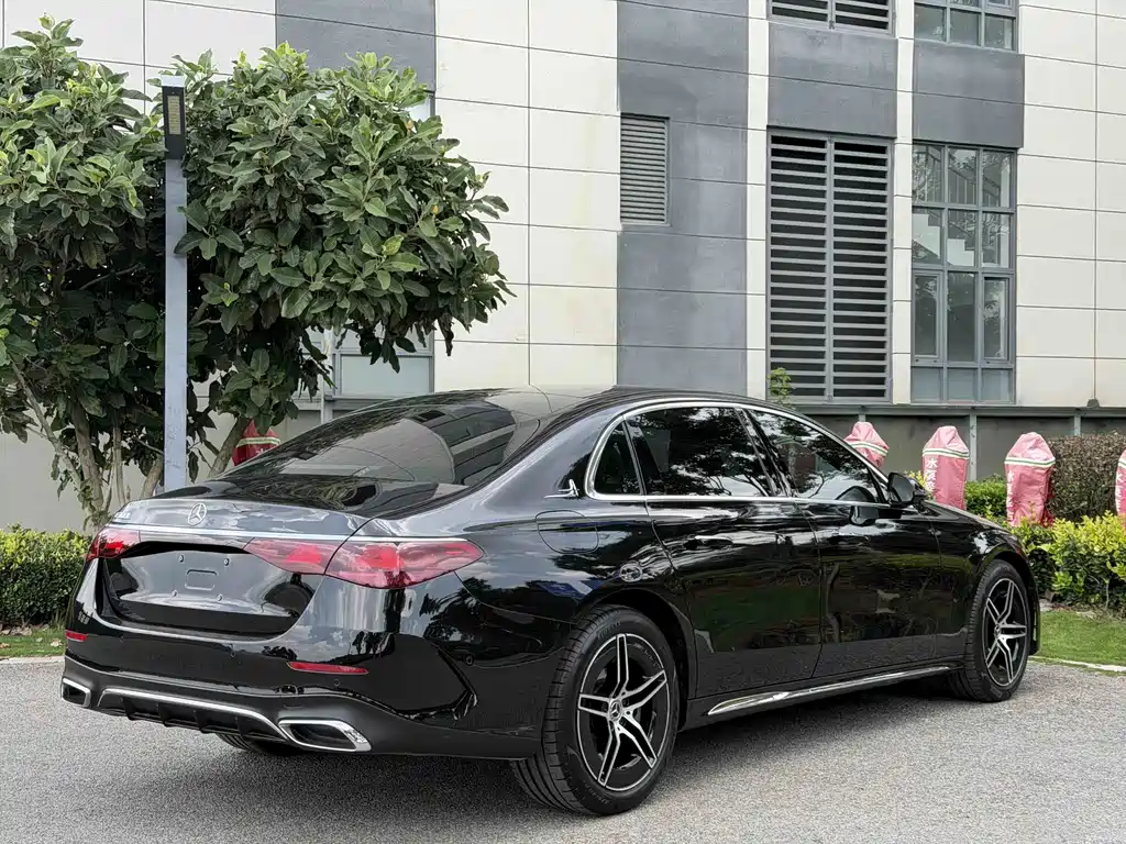 Mercedes-Benz E-Class — миниатюра 7