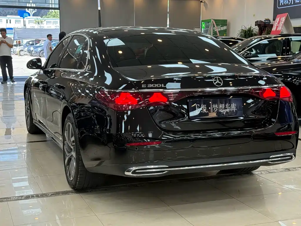 Mercedes-Benz E-Class — миниатюра 4