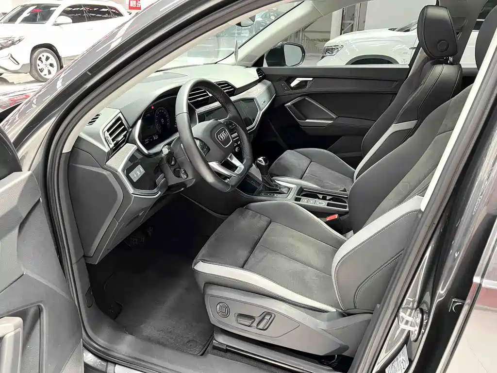Audi Q3 2023 35 TFSI Fashion (1.4T)