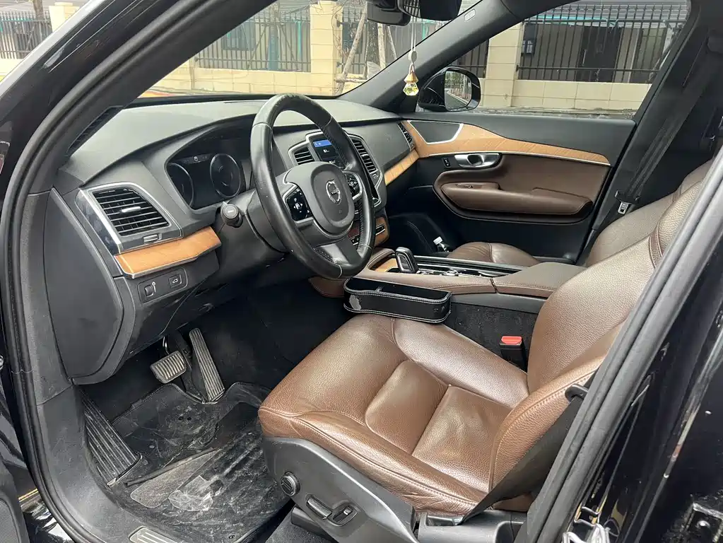 Volvo XC90 2021 B5 Luxury 5 мест
