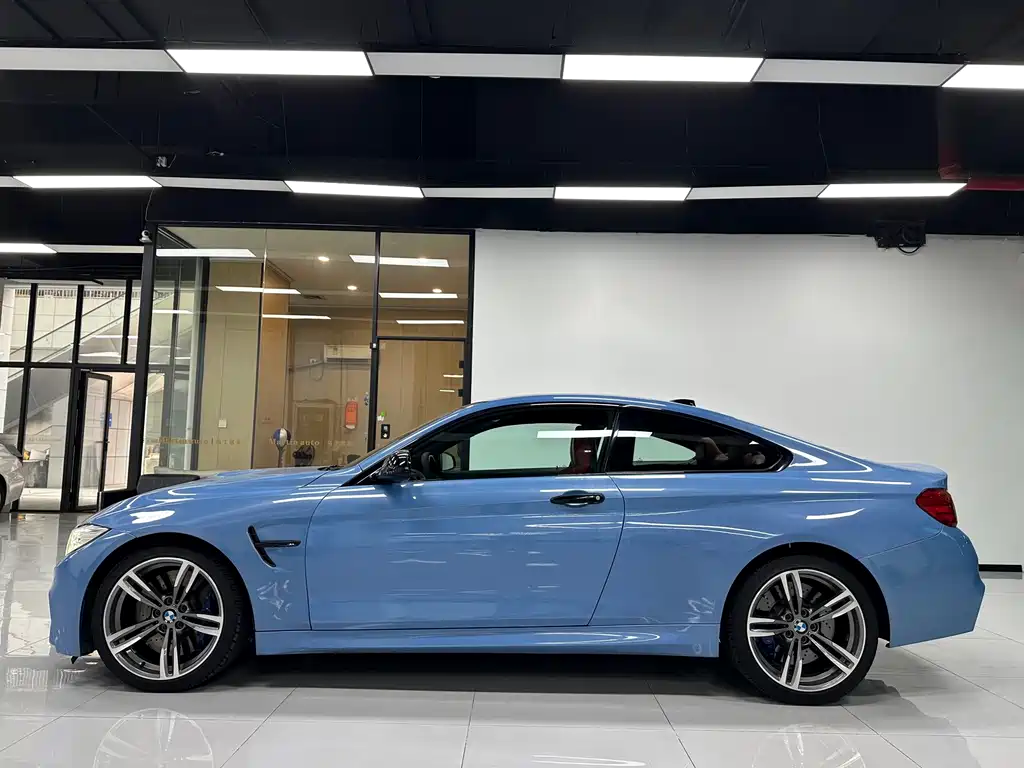 BMW M4 — миниатюра 3