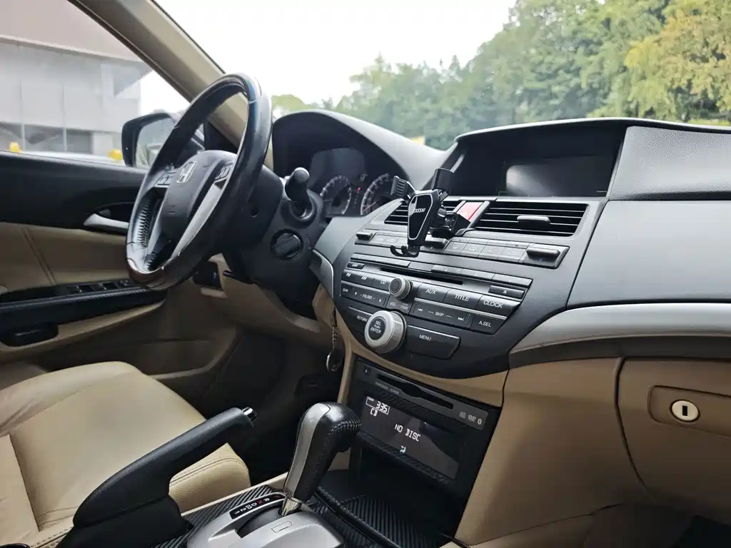 Honda Accord — миниатюра 12