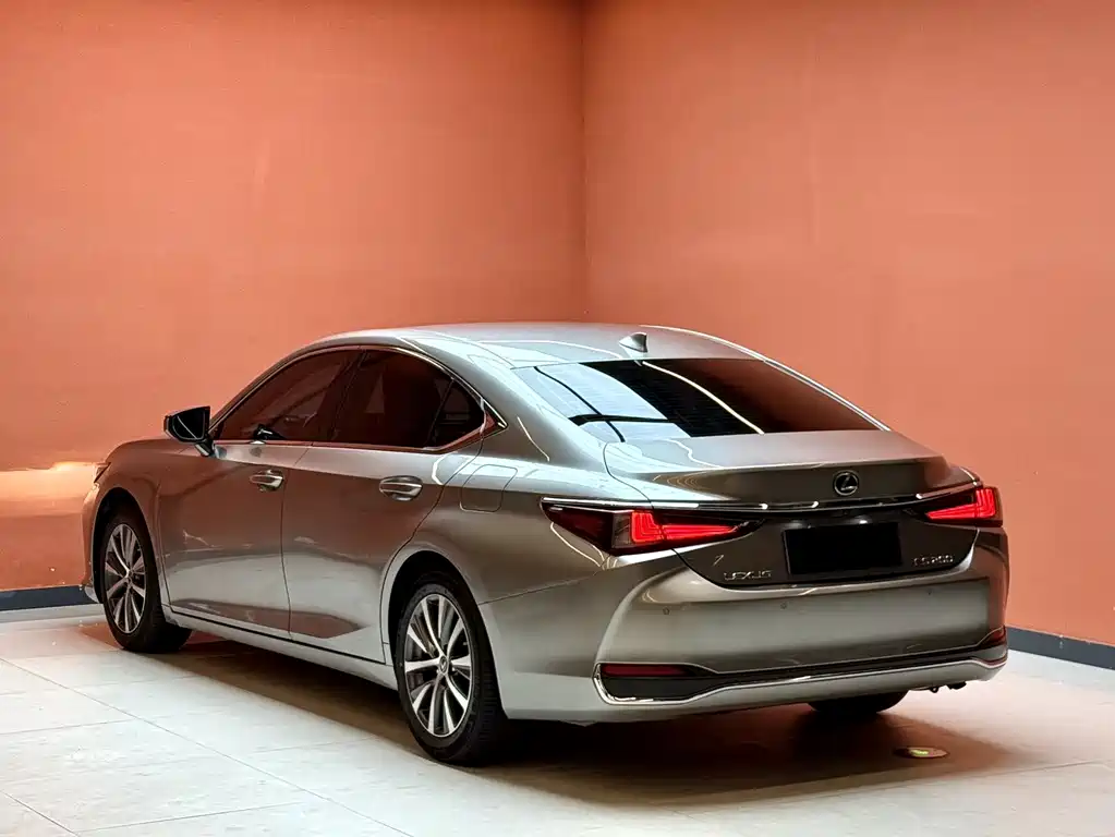 Lexus ES — миниатюра 10