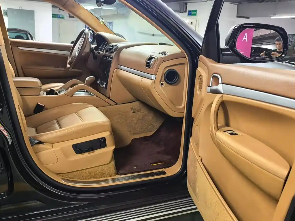 Porsche Cayenne — миниатюра 5