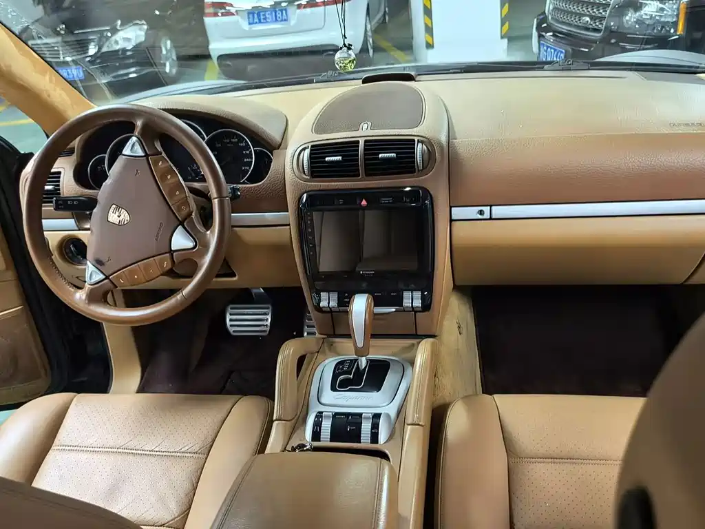 Porsche Cayenne — миниатюра 9