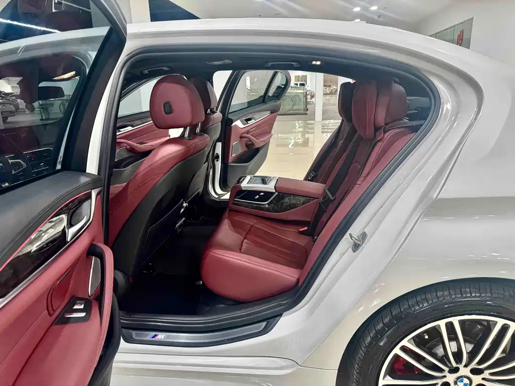 BMW 5 Series — миниатюра 6