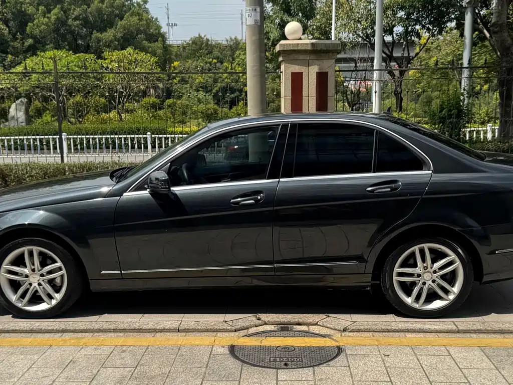 Mercedes-Benz C-Class — миниатюра 7