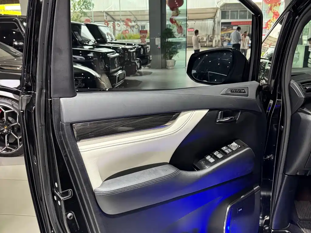 Lexus LM 2020 — фото 16