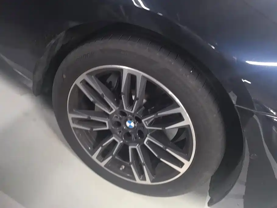 BMW 5 Series — миниатюра 6