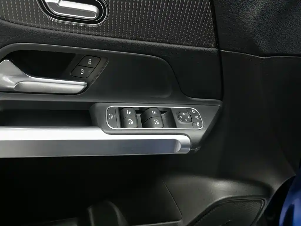 Mercedes-Benz GLB — миниатюра 9