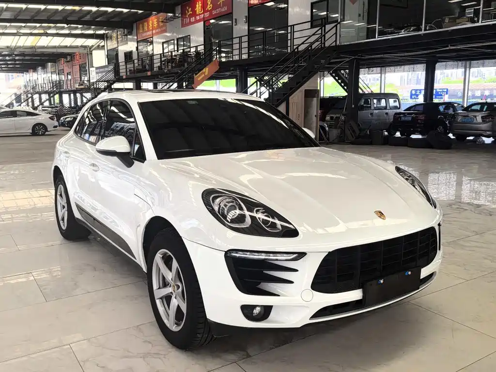 PORSCHE MACAN