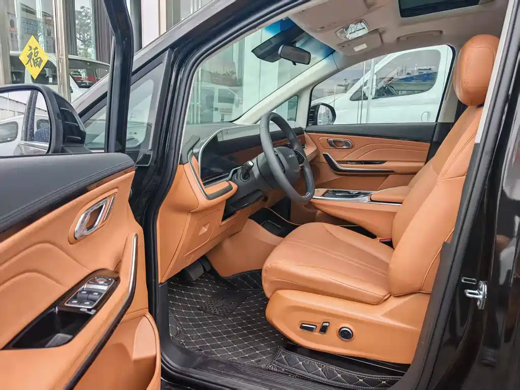 Maxus 9 2025 мест