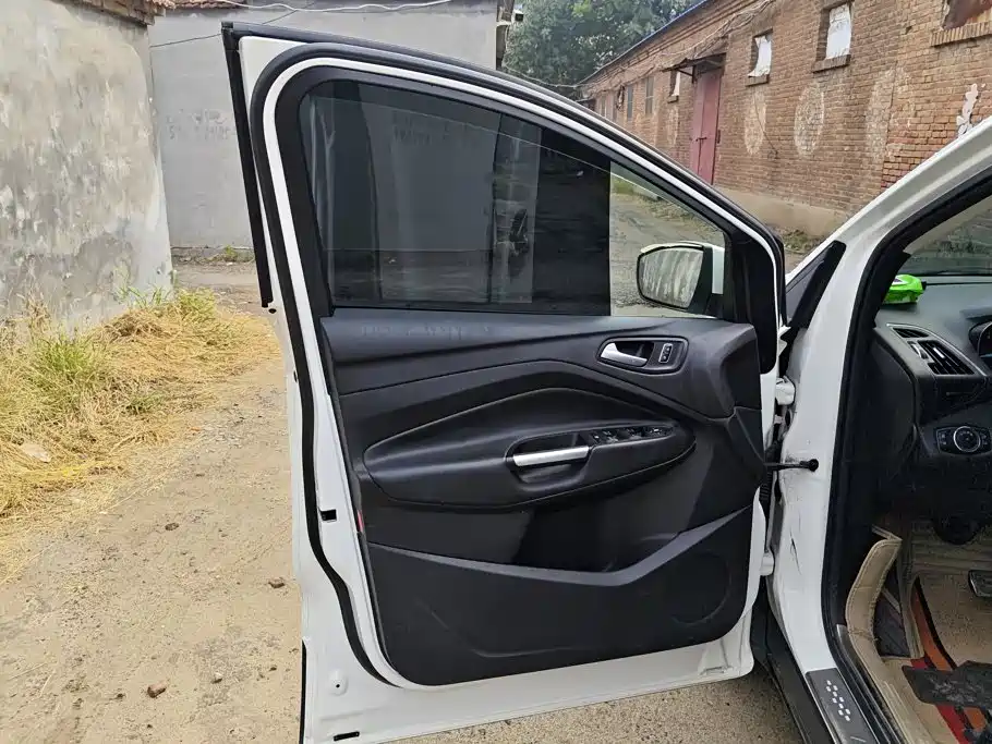 Ford Kuga — миниатюра 7