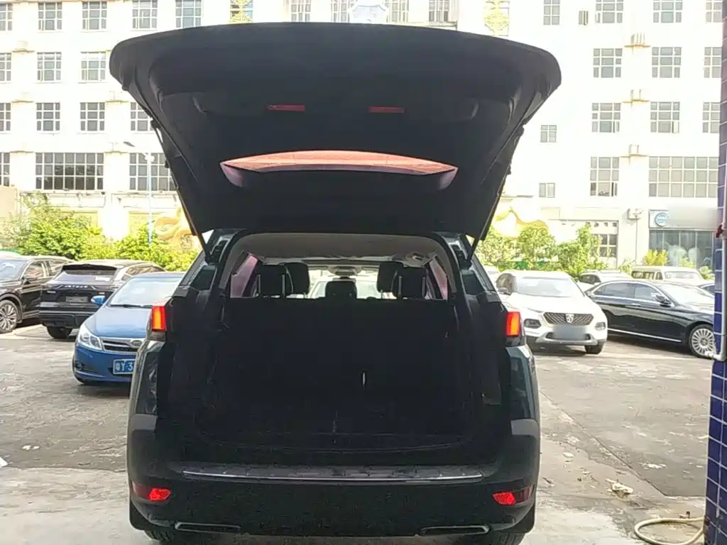 Peugeot 5008 — миниатюра 19