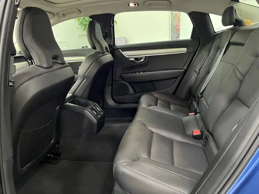 Volvo S90 — миниатюра 11