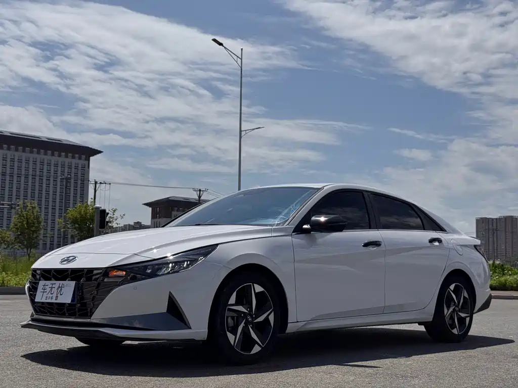 Hyundai Elantra 2022 240TGDi DCT LUX Luxury