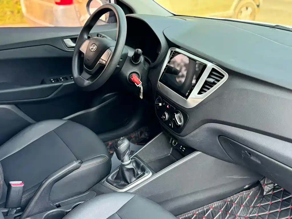 Hyundai Verna - фото 4