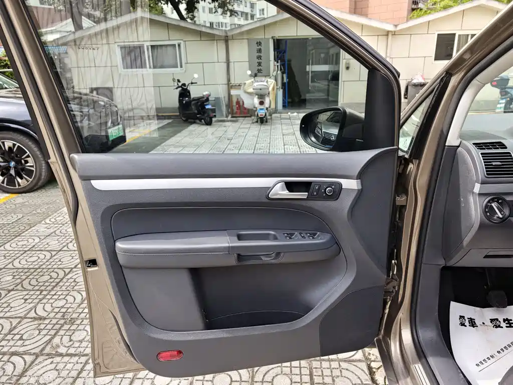 Volkswagen Touran — миниатюра 17