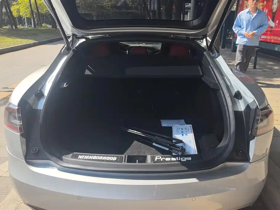 TESLA MODEL S