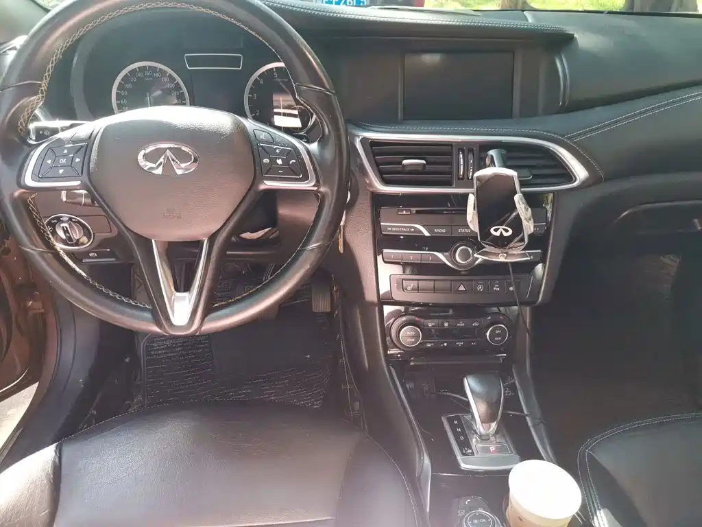 Infiniti QX30 — миниатюра 10