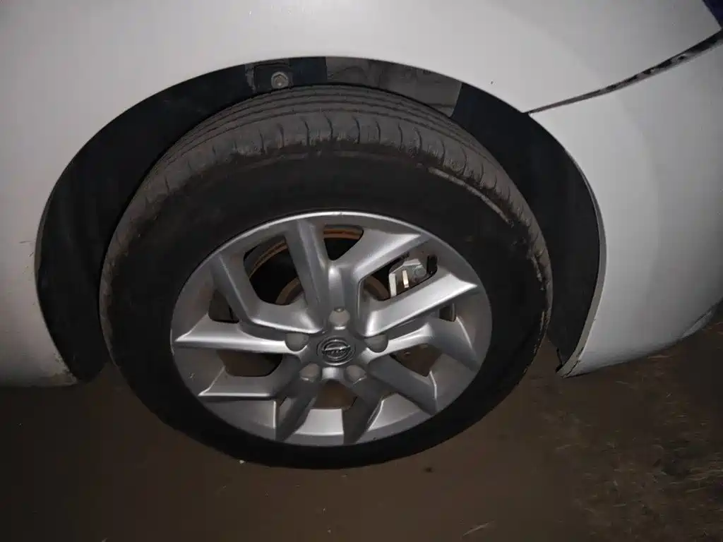 Nissan Tiida — миниатюра 24