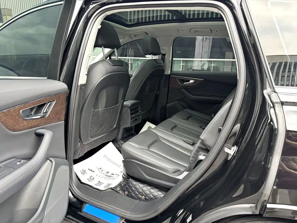 Audi Q7 2023 45 TFSI quattro S line Sport