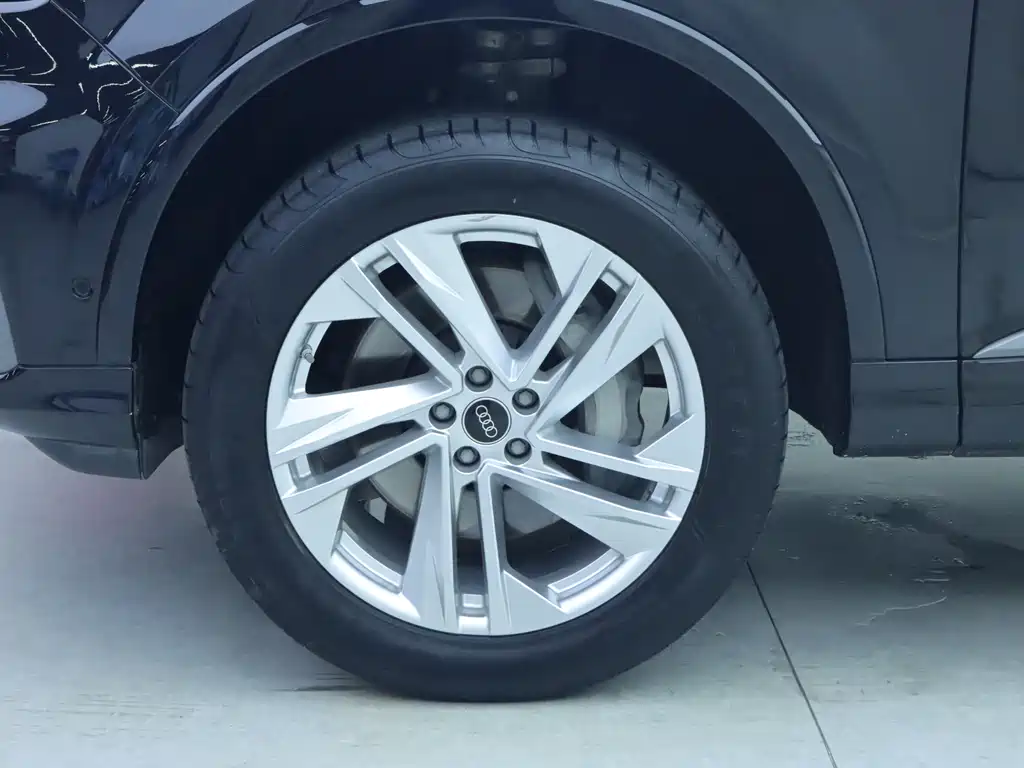 Audi Q7 2023 45 TFSI quattro S line Sport