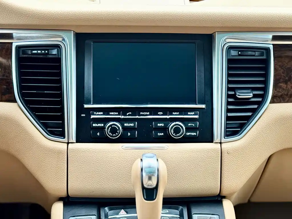 Porsche Macan — миниатюра 22