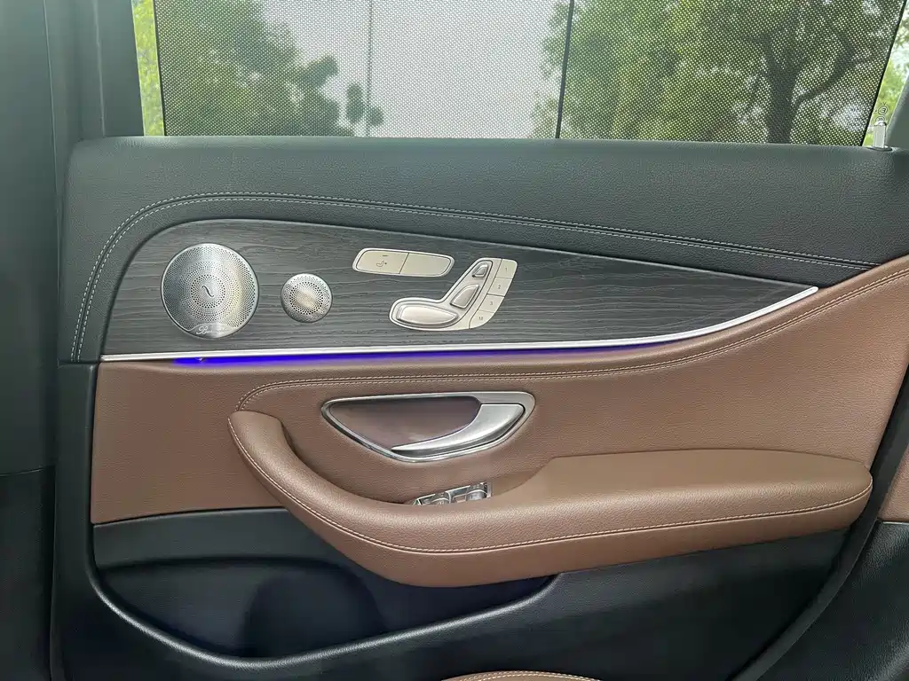 Mercedes-Benz E-Class — миниатюра 19