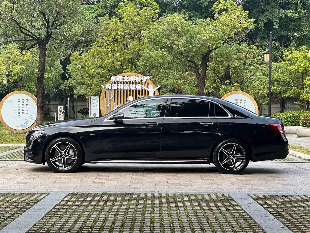Mercedes-Benz E-Class — миниатюра 31