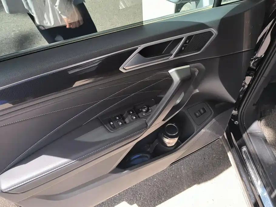 Volkswagen Tiguan L L 2023 300TSI AT Smart