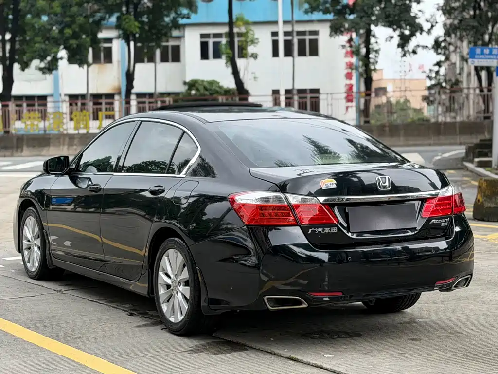 Honda Accord — миниатюра 13