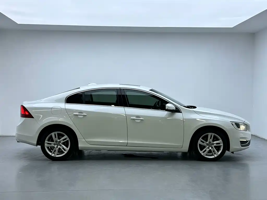 Volvo S60 — миниатюра 19