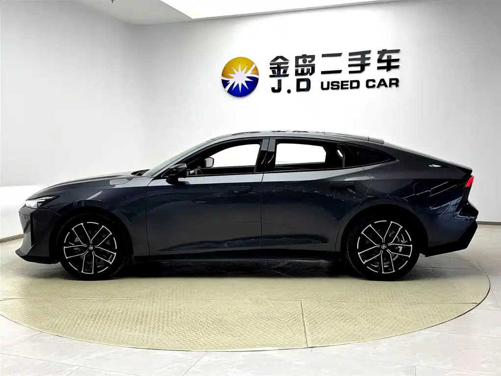 CHANGAN  UNI V SMART IDD