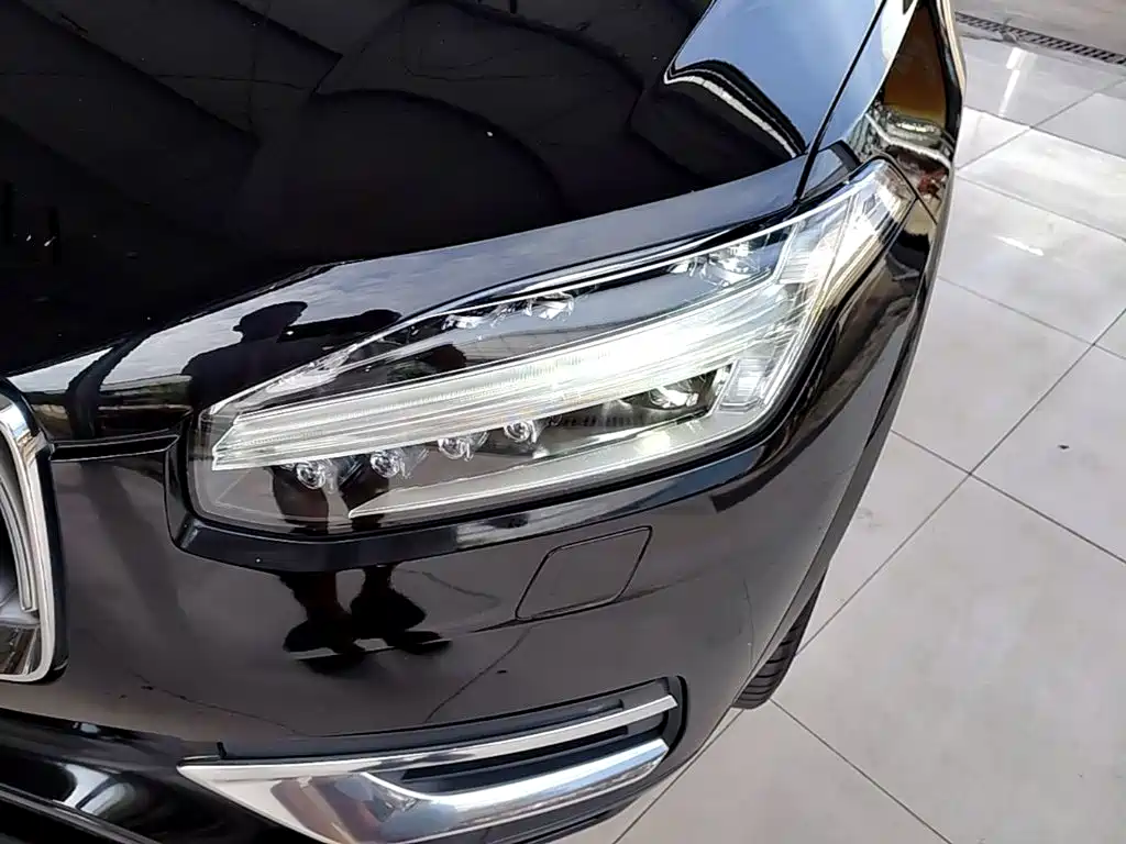 Volvo XC90 — миниатюра 24