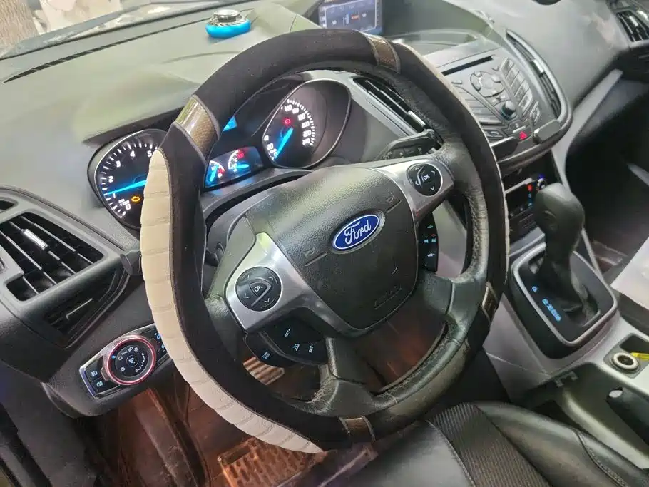 Ford Kuga — миниатюра 15