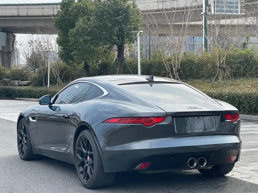 JAGUAR F TYPE