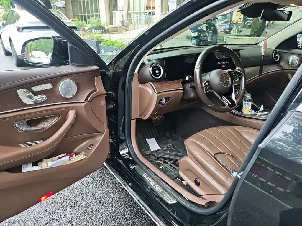 Mercedes-Benz E-Class — миниатюра 12