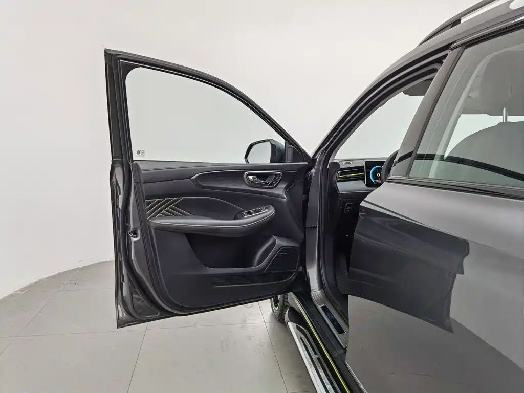 Roewe RX5 — миниатюра 8