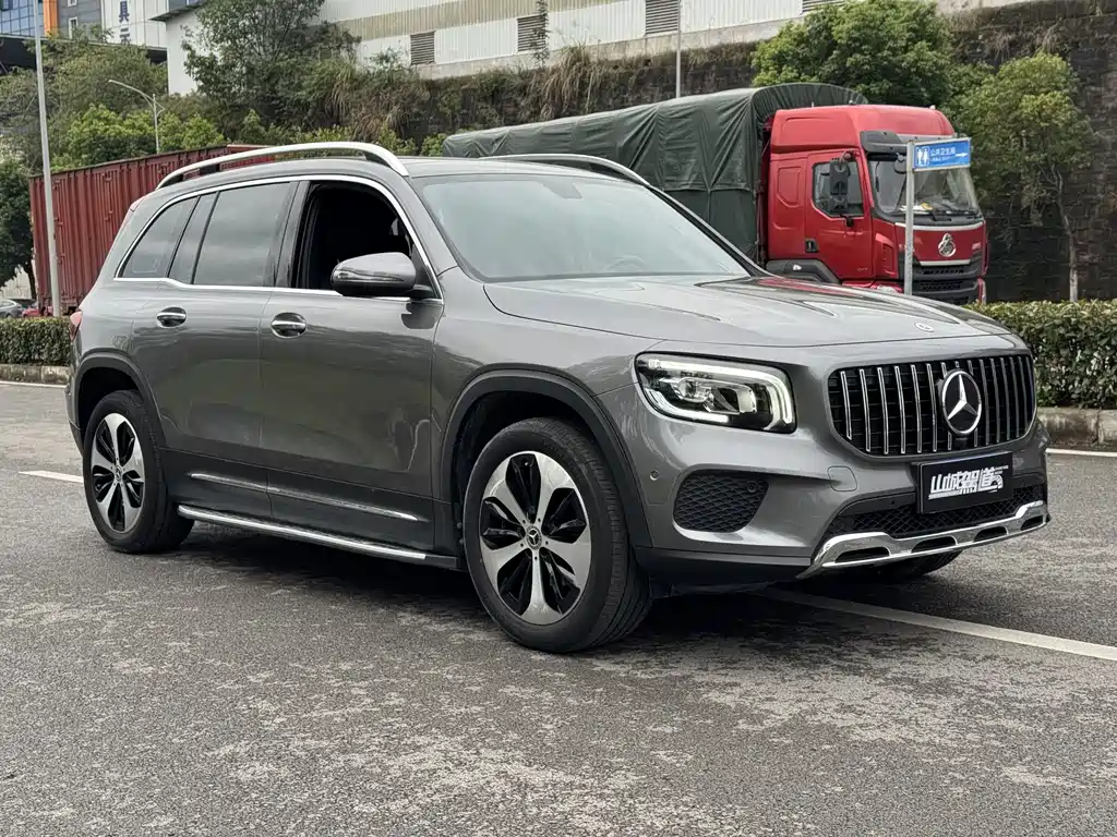 MERCEDES-BENZ GLB