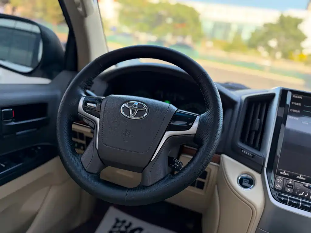 Toyota Land Cruiser — миниатюра 7