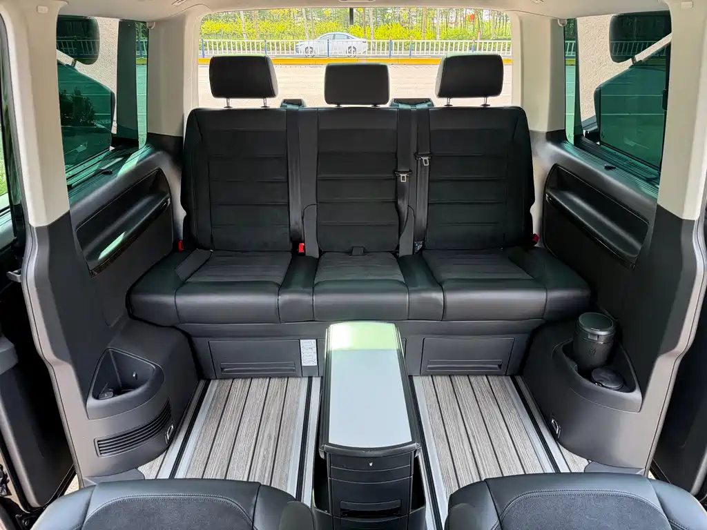 Volkswagen Multivan — миниатюра 13