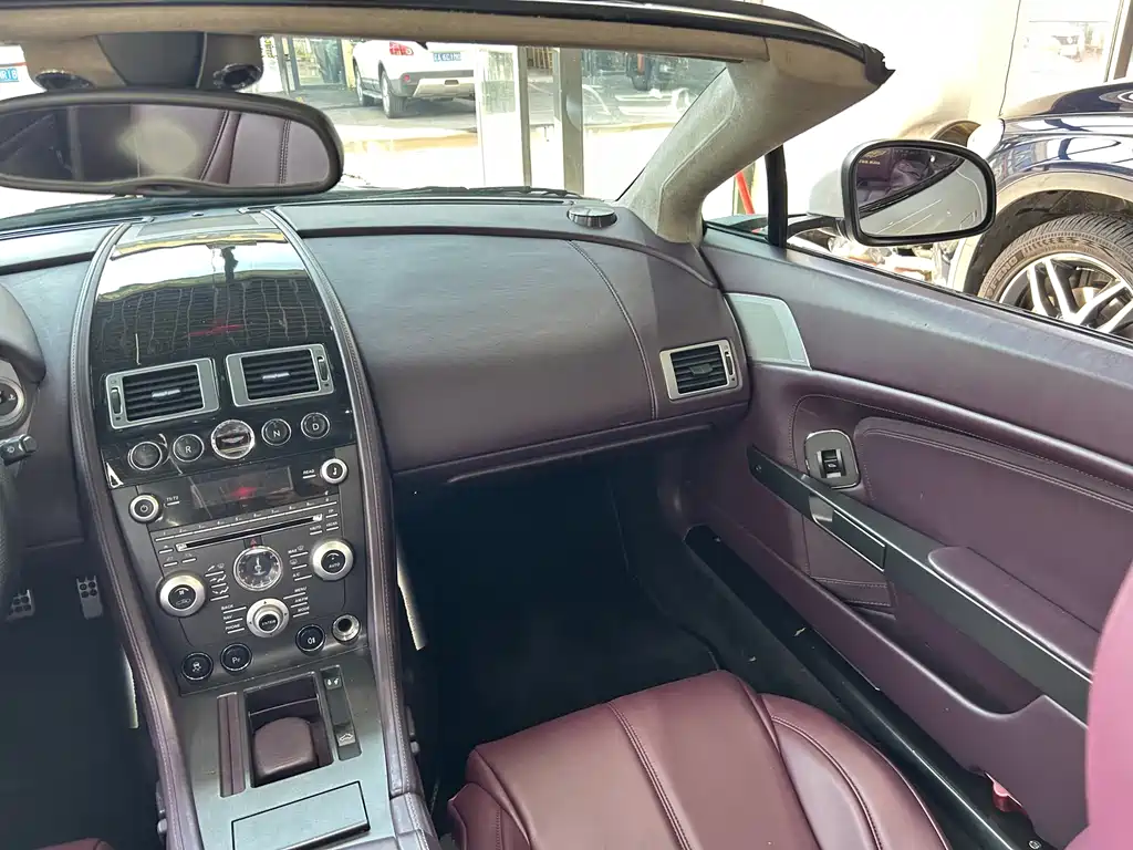 Aston Martin V8 Vantage 2011 4.7L Sportshift Roadster