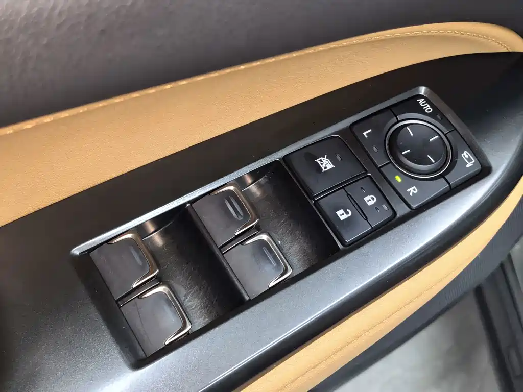 Lexus NX — миниатюра 20