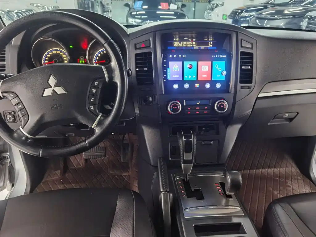 Mitsubishi V93 2011 3.0L AT