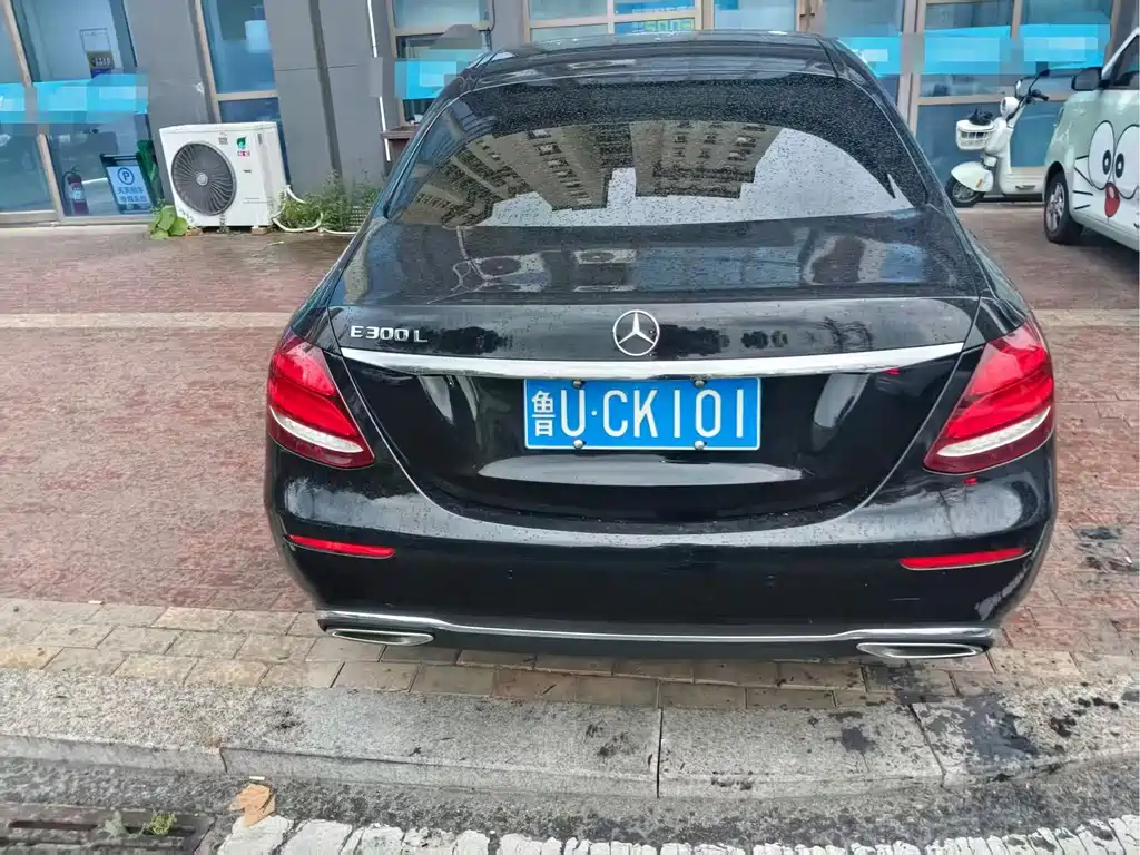 Mercedes-Benz E-Class — миниатюра 5