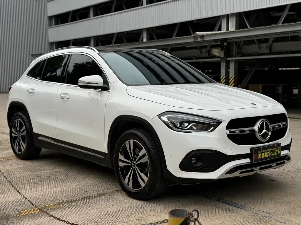 MERCEDES-BENZ GLA
