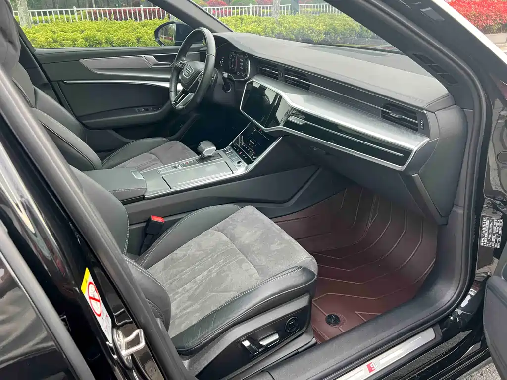 Audi A6L 2023 40 TFSI Luxury