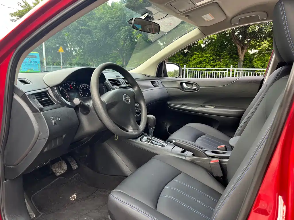 Nissan Tiida — миниатюра 8