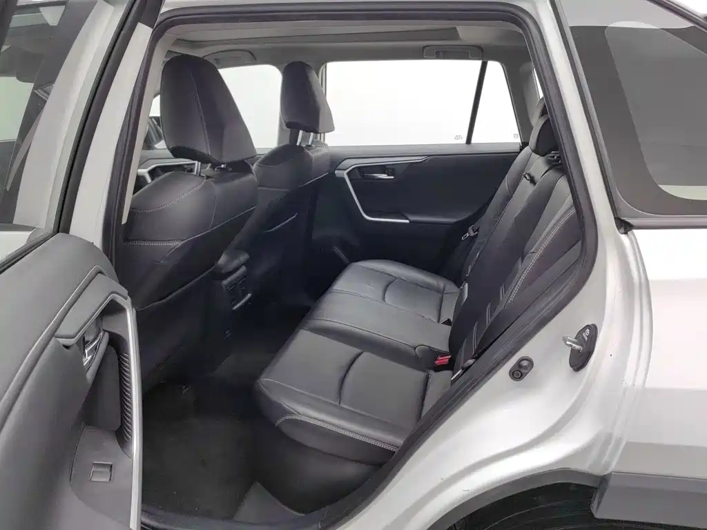 Toyota RAV4 — миниатюра 15
